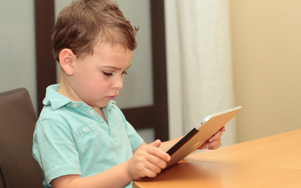 minormonitor Child Using Facebook